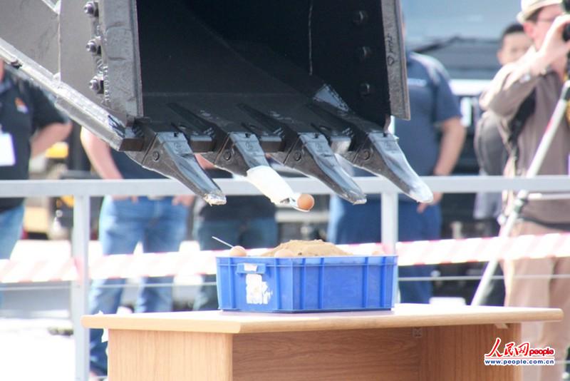 9��15�գ��Ϸǡ����������̻�еչ��Լ����˹����չ���Ŀ�Ļ��ͼΪ�й���ҵ��һչ���У��ھ�������ؼ����ݡ������� �Ž�� ��